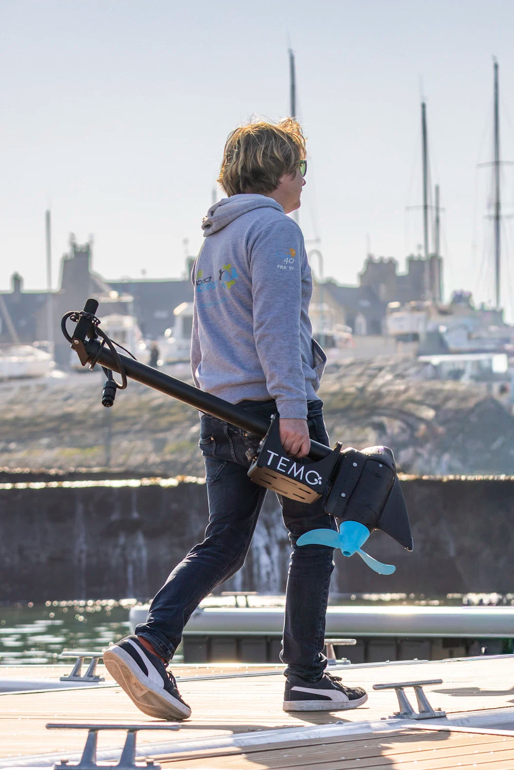 Moteur OUTPOD·1000 porté à la main.