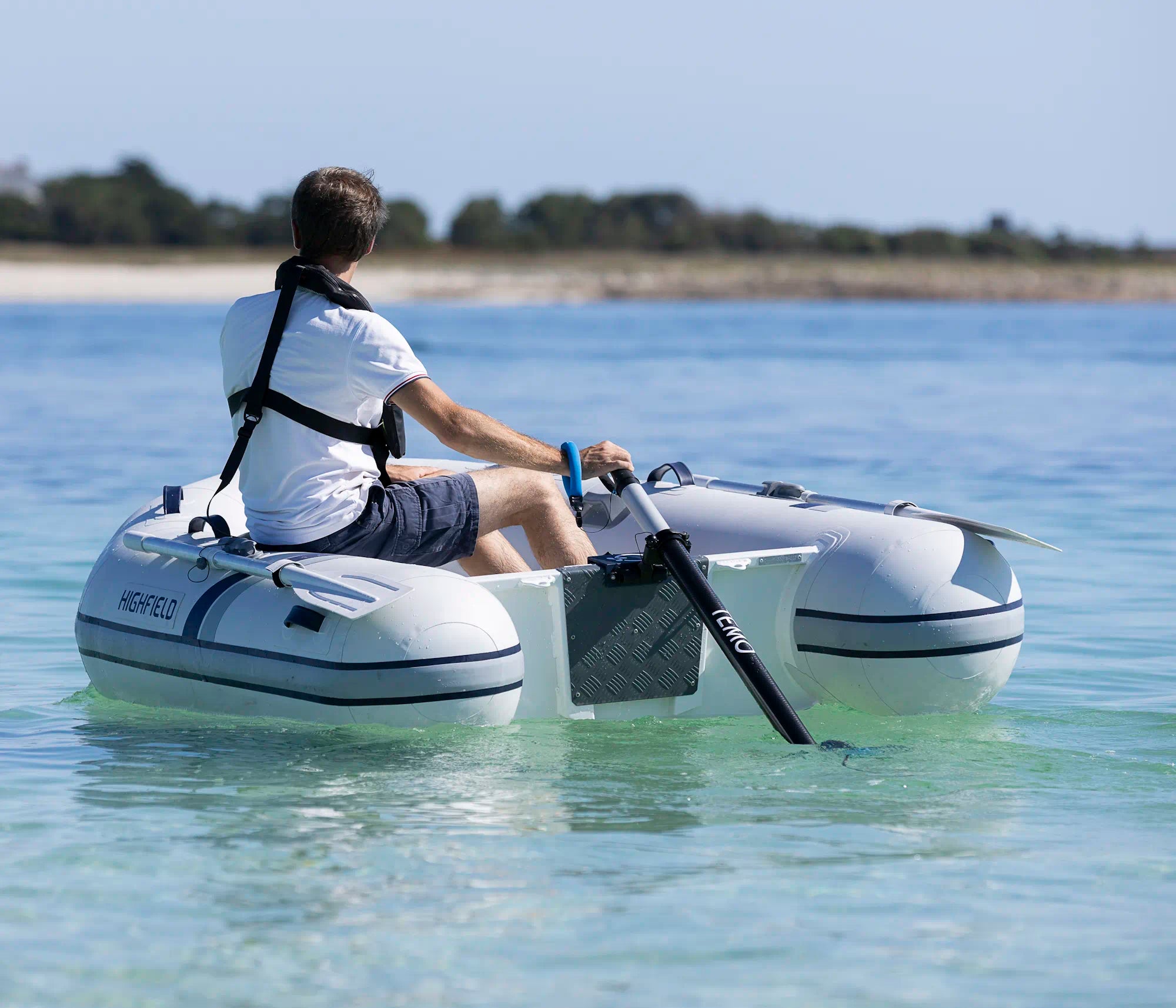 Navigation en annexe avec le hors-bord TEMO·450 édition carbon