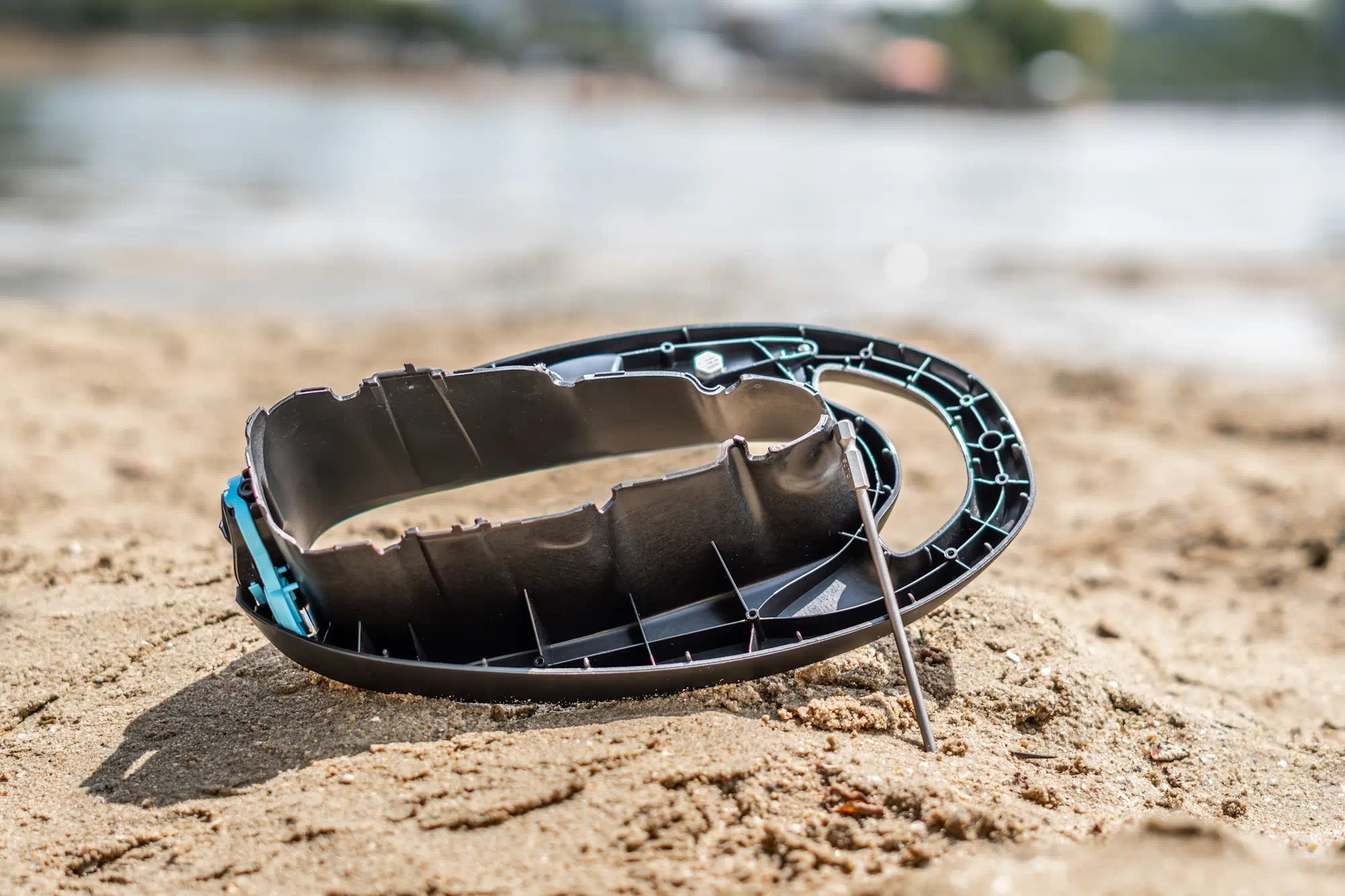 Bottom view of the spare display cover for the TEMO·1000 outboard motor