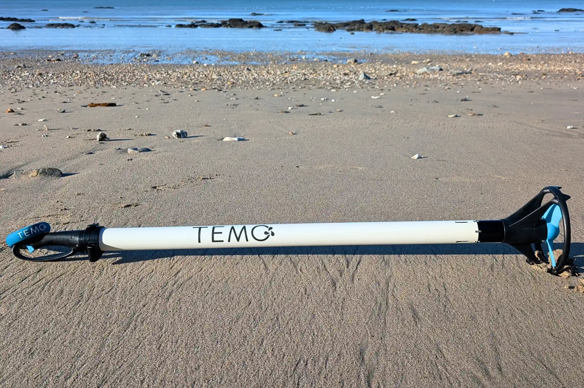TEMO·450 édition limitée nacre posé sur le sable