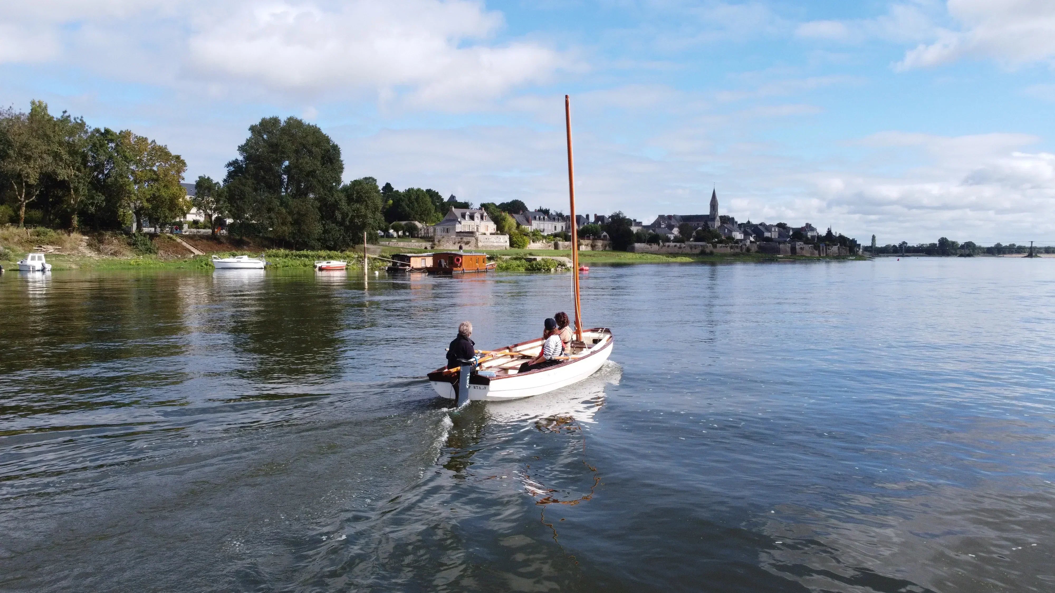 Which Electric Motor Should You Choose for a Small Sailboat? A Guide to Electrifying Your Boat - TEMO