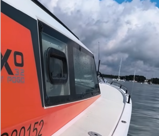 How Can You Add an Electric Backup Motor to a Motorboat? The Case of a Loxo 32 Equipped with a TEMO OUTPOD·1000