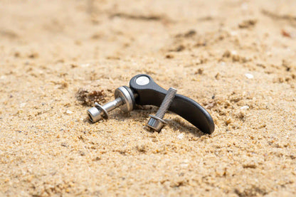 Clamping lever with fasterners