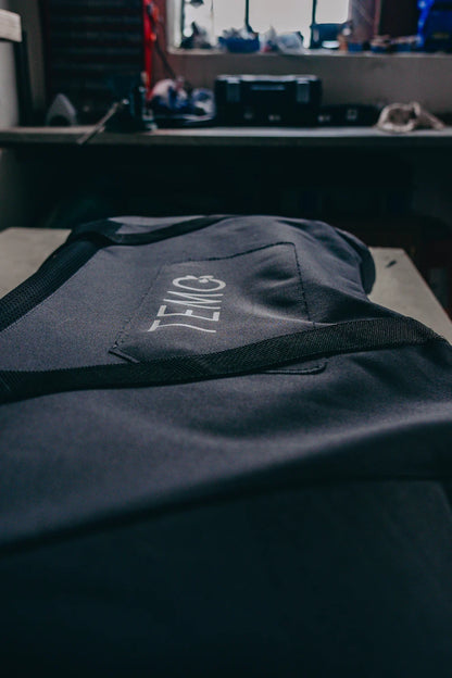 Sac de transport pour moteur TEMO·1000 positionné sur une table