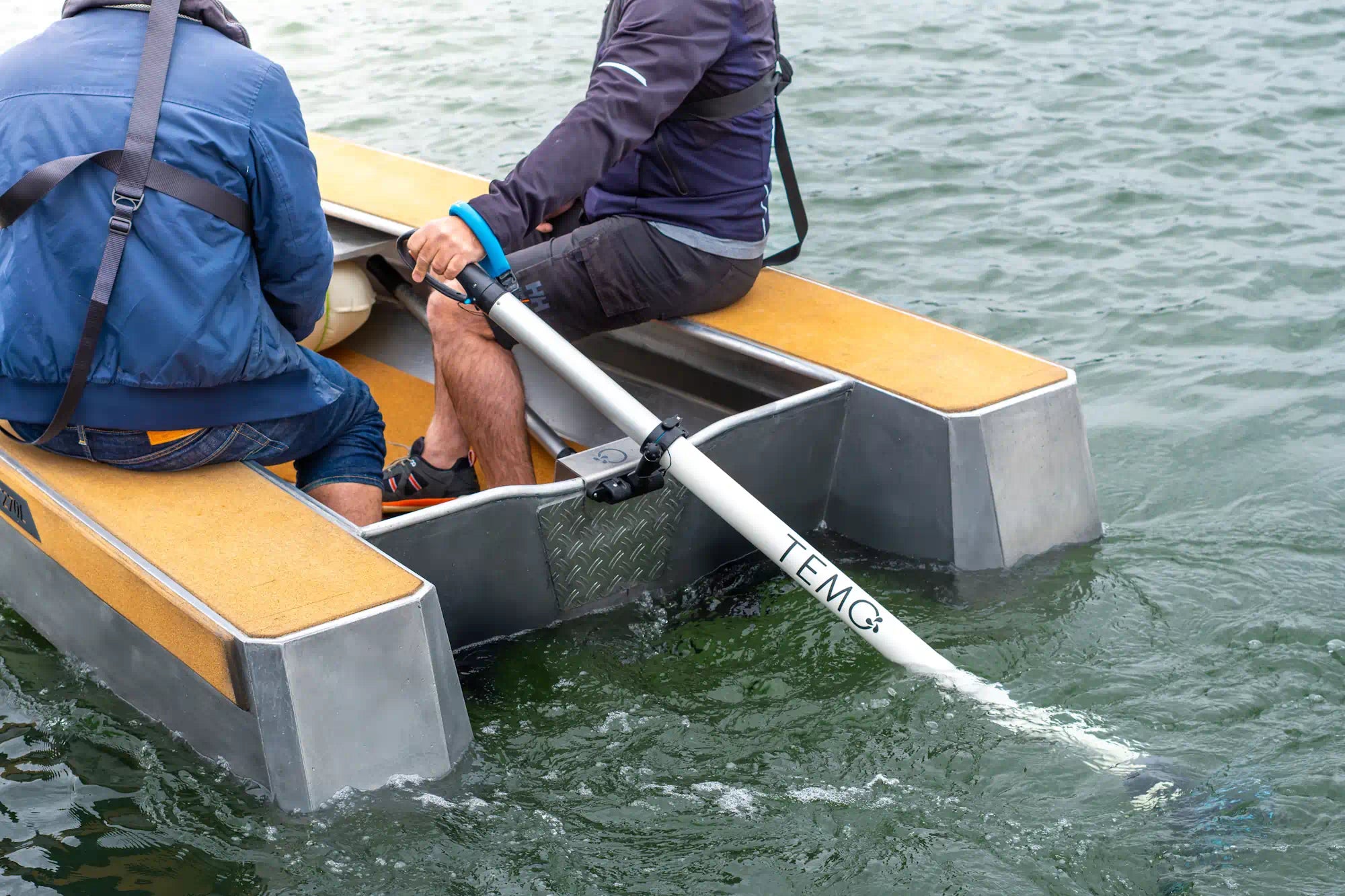 Bateau en aluminium propulsé par un moteur TEMO·450 NACRE