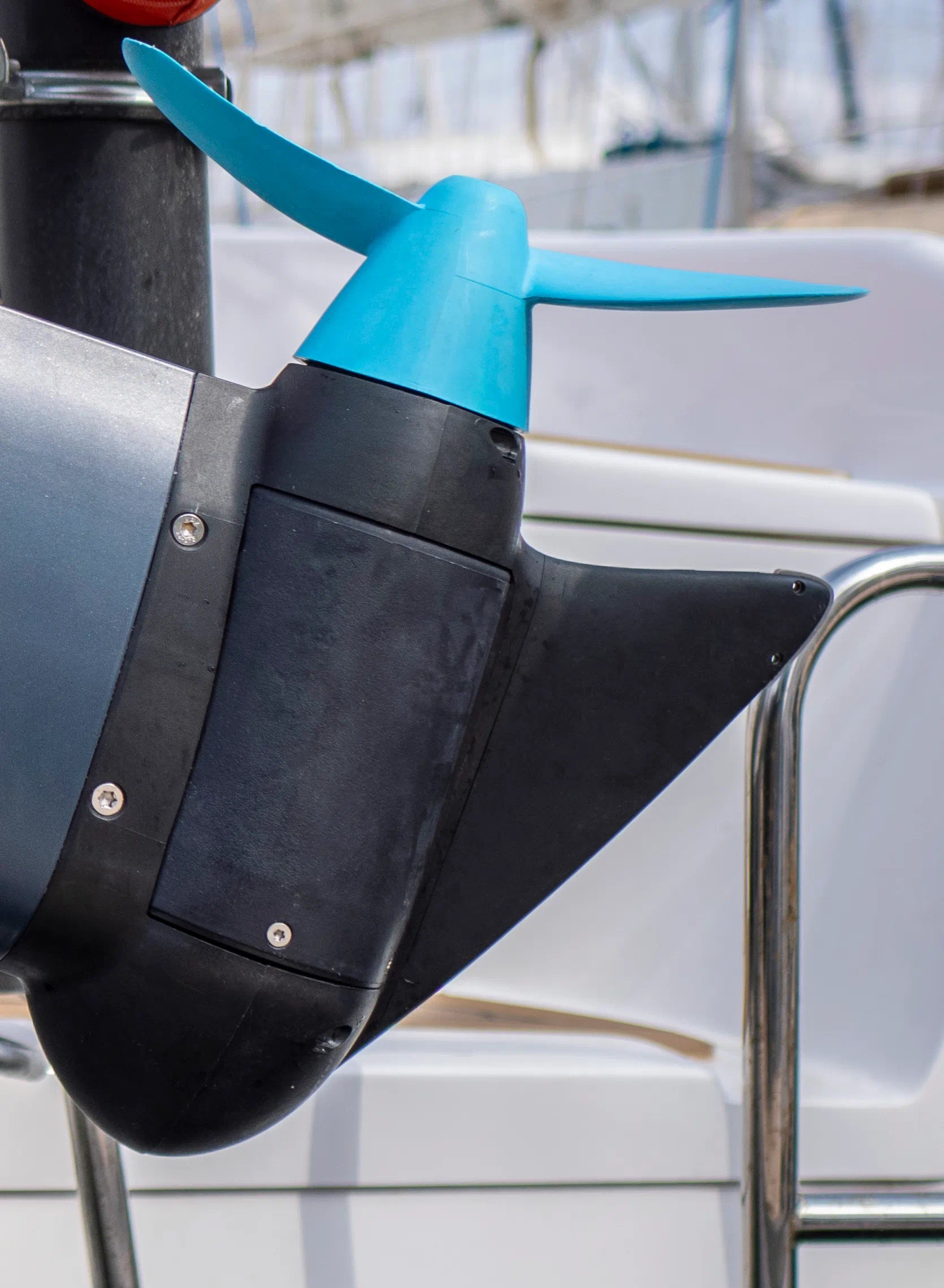 Zoom sur la quille et l'hélice du hors-bordTEMO·1000.